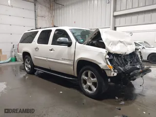2008 Chevrolet Suburban LTZ with VIN 1GNFC16048R230282, listed as a IAAI auction lot 41266021 with 247,954 mi miles. Bid and sale history available at carsss.com. Image 1.