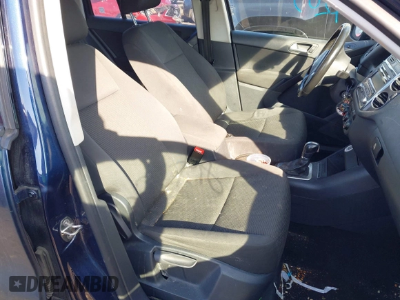 2014 Volkswagen Tiguan SE z VIN WVGAV3AX7EW541355, wystawiony jako IAAI lot #42032798 z przebiegiem 220 940 mil mil oraz . Historia ofert i sprzedaży dostępna na DreamBid. Obrazek 5.