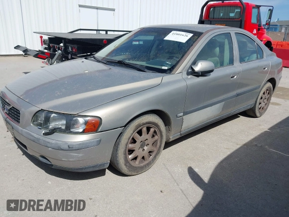 2001 Volvo S60 with VIN YV1RS61RX12066606, listed as a IAAI auction lot 41801626 with 161,504 mi miles. Bid and sale history available at carsss.com. Image 18.