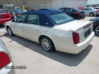 2002 Cadillac DeVille z VIN 1G6KD54Y42U206950, wystawiony jako IAAI lot #42189419 z przebiegiem 98 150 mil mil oraz . Historia ofert i sprzedaży dostępna na DreamBid. Obrazek 3.