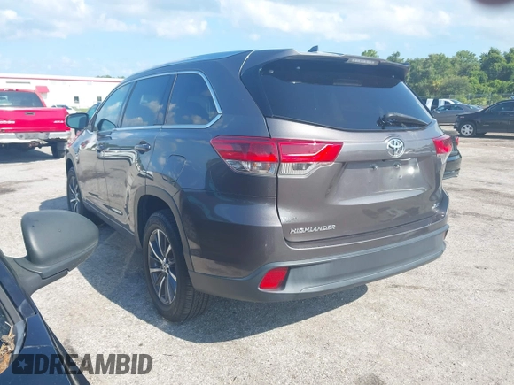 2017 Toyota Highlander XLE with VIN 5TDKZRFH6HS205427, listed as a IAAI auction lot 42581825 with Not provided miles and . Bid and sale history available at DreamBid. Image 3.