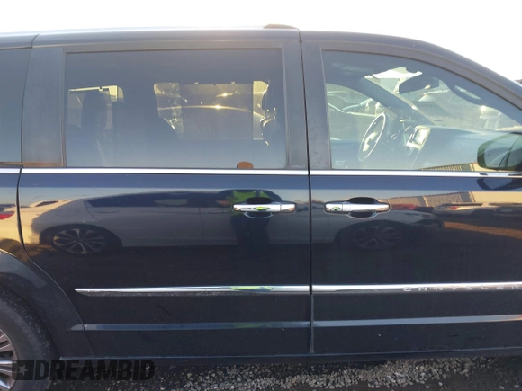 2011 Chrysler Town & Country Limited with VIN 2A4RR6DG4BR716460, listed as a IAAI auction lot 41073221 with 136,779 mi miles. Bid and sale history available at carsss.com. Image 13.