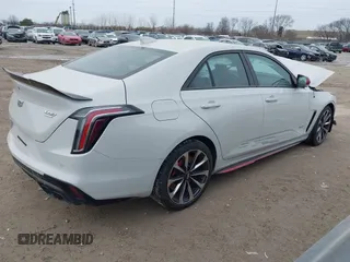 2023 Cadillac CT4-V Blackwing z VIN 1G6DL5RP3P0568052, wystawiony jako IAAI lot #41228123 z przebiegiem 39 511 mil mil oraz . Historia ofert i sprzedaży dostępna na DreamBid. Obrazek 4.