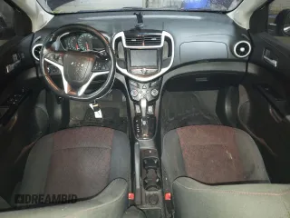 2018 Chevrolet Sonic LT z VIN 1G1JD6SB8J4139628, wystawiony jako Copart lot #84888984 z przebiegiem 81 790 mil mil oraz Szkoda całkowita • Salvage title. Historia ofert i sprzedaży dostępna na DreamBid. Obrazek 8.