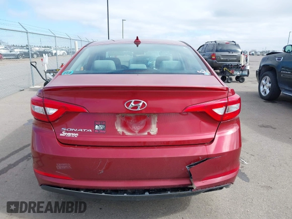 2015 Hyundai Sonata SE z VIN 5NPE24AFXFH189519, wystawiony jako IAAI lot #42146433 z przebiegiem 134 045 mil mil oraz . Historia ofert i sprzedaży dostępna na DreamBid. Obrazek 15.