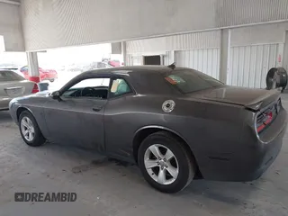 2018 Dodge Challenger SXT z VIN 2C3CDZAG5JH339596, wystawiony jako IAAI lot #42343718 z przebiegiem 62 113 mil mil oraz . Historia ofert i sprzedaży dostępna na DreamBid. Obrazek 15.