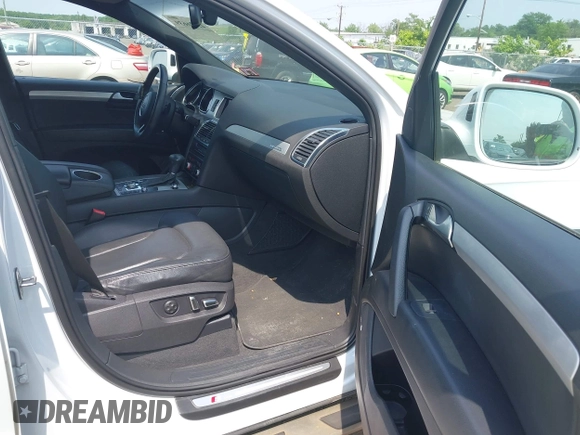 2014 Audi Q7 S line Prestige z VIN WA1DGAFE9ED004340, wystawiony jako IAAI lot #42426639 z przebiegiem 128 793 mil mil oraz . Historia ofert i sprzedaży dostępna na DreamBid. Obrazek 5.