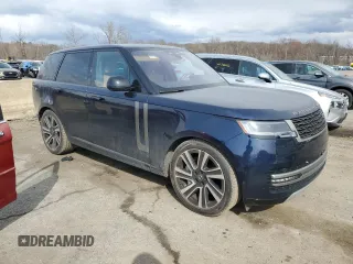 2023 Land Rover Range Rover SE z VIN SALKP9E72PA033643, wystawiony jako Copart lot #49988445 z przebiegiem 35 264 mil mil oraz Szkoda całkowita • Salvage title. Historia ofert i sprzedaży dostępna na DreamBid. Obrazek 4.