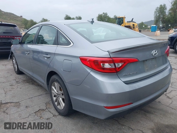 2015 Hyundai Sonata SE z VIN 5NPE24AF4FH245048, wystawiony jako IAAI lot #41774681 z przebiegiem 133 392 mil mil oraz . Historia ofert i sprzedaży dostępna na DreamBid. Obrazek 3.