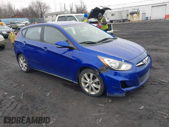 2013 Hyundai Accent SE z VIN KMHCU5AE2DU061871, wystawiony jako IAAI lot #41572034 z przebiegiem 147 924 mil mil oraz . Historia ofert i sprzedaży dostępna na DreamBid. Obrazek 1.