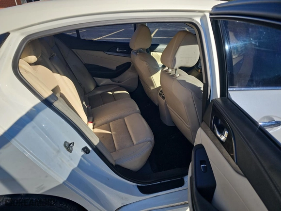 2018 Nissan Maxima SV with VIN 1N4AA6AP2JC371232, listed as a Copart auction lot 80449414 with 142,433 mi miles and Clean Title. Bid and sale history available at carsss.com. Image 6.