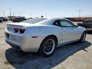 2013 Chevrolet Camaro LS z VIN 2G1FA1E36D9160856, wystawiony jako Copart lot #58444415 z przebiegiem 152 328 mil mil oraz Czysty tytuł • Clean title. Historia ofert i sprzedaży dostępna na DreamBid. Obrazek 3.