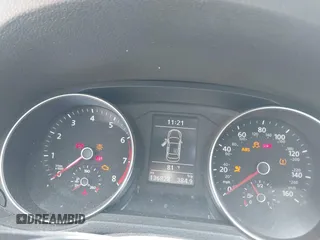 2018 Volkswagen Passat S z VIN 1VWAA7A39JC006444, wystawiony jako IAAI lot #42233008 z przebiegiem 136 828 mil mil oraz . Historia ofert i sprzedaży dostępna na DreamBid. Obrazek 7.