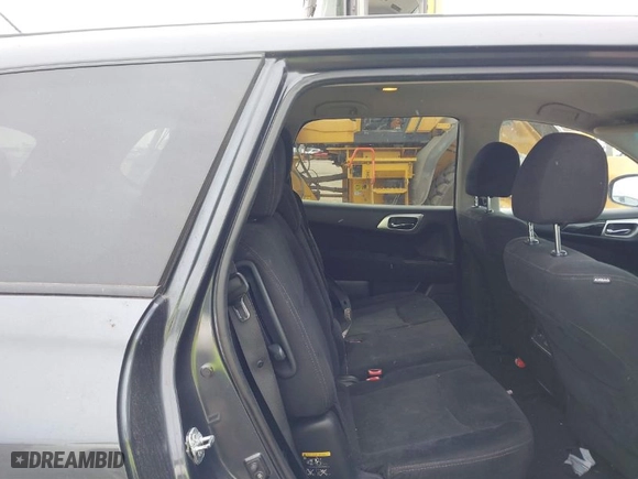 2014 Nissan Pathfinder S with VIN 5N1AR2MN2EC697622, listed as a IAAI auction lot 41561399 with 142,289 mi miles. Bid and sale history available at carsss.com. Image 8.