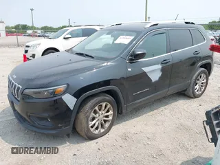 2019 Jeep Cherokee Latitude z VIN 1C4PJLCB2KD114541, wystawiony jako IAAI lot #42399685 z przebiegiem 174 052 mil mil oraz . Historia ofert i sprzedaży dostępna na DreamBid. Obrazek 20.