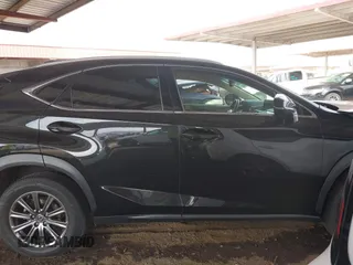 2018 Lexus NX 300 z VIN JTJYARBZ2J2099908, wystawiony jako IAAI lot #41723113 z przebiegiem 70 877 mil mil oraz . Historia ofert i sprzedaży dostępna na DreamBid. Obrazek 13.