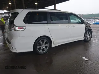 2015 Toyota Sienna SE with VIN 5TDXK3DC1FS528070, listed as a IAAI auction lot 41780191 with 117,488 mi miles. Bid and sale history available at carsss.com. Image 4.