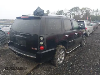 2007 GMC Yukon Denali z VIN 1GKFK63807J387361, wystawiony jako IAAI lot #42033919 z przebiegiem Nie podano mil oraz . Historia ofert i sprzedaży dostępna na DreamBid. Obrazek 4.