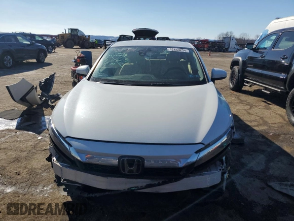 2018 Honda Clarity Plug-In Hybrid Touring with VIN JHMZC5F39JC011462, listed as a Copart auction lot 42860234 with 58,313 mi miles. Bid and sale history available at carsss.com. Image 5.