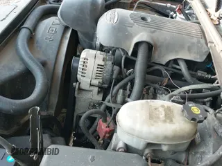 2004 GMC Sierra 1500 SLE z VIN 2GTEK13T041435042, wystawiony jako IAAI lot #41777775 z przebiegiem 218 745 mil mil oraz . Historia ofert i sprzedaży dostępna na DreamBid. Obrazek 20.