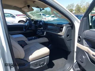 2023 Ford Expedition Max XLT z VIN 1FMJK1H85PEA63621, wystawiony jako IAAI lot #42229772 z przebiegiem 21 879 mil mil oraz . Historia ofert i sprzedaży dostępna na DreamBid. Obrazek 5.