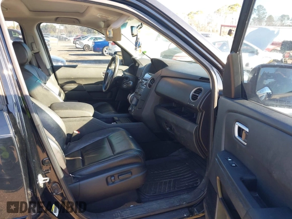 2013 Honda Pilot Touring with VIN 5FNYF4H9XDB047796, listed as a IAAI auction lot 41591189 with 188,579 mi miles and . Bid and sale history available at carsss.com. Image 5.