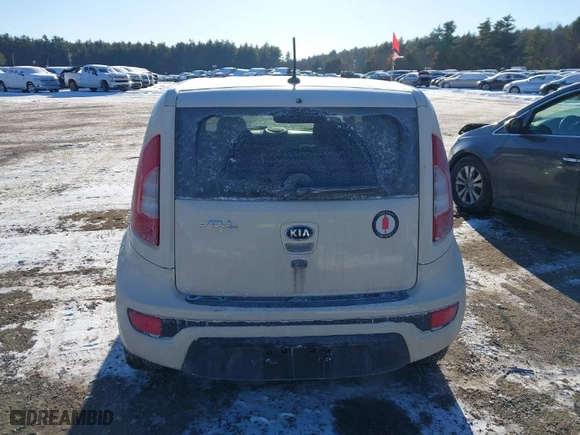 2013 Kia Soul ! with VIN KNDJT2A69D7774822, listed as a IAAI auction lot 41396153 with NaN miles. Bid and sale history available at carsss.com. Image 16.