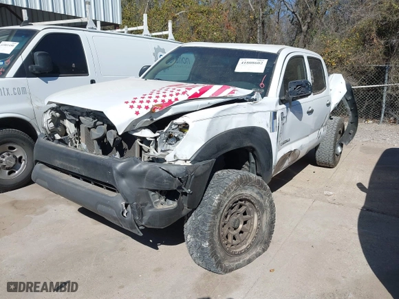 2013 Toyota Tacoma PreRunner with VIN 5TFJU4GN2DX044600, listed as a IAAI auction lot 41808602 with 191,243 mi miles. Bid and sale history available at carsss.com. Image 2.