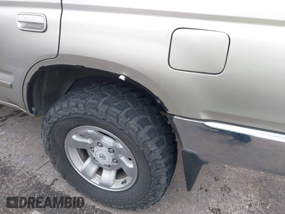 2000 Toyota 4Runner SR5 z VIN JT3HN86R1Y0301238, wystawiony jako IAAI lot #41896529 z przebiegiem 317 095 mil mil oraz . Historia ofert i sprzedaży dostępna na DreamBid. Obrazek 6.