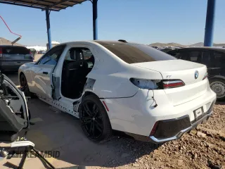 2024 BMW i7 eDrive50 z VIN WBY43EJ06RCR45999, wystawiony jako Copart lot #77538844 z przebiegiem 5756 mil mil oraz Szkody całkowita. Historia ofert i sprzedaży dostępna na DreamBid. Obrazek 2.