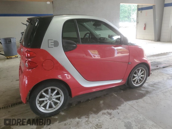 2014 Smart fortwo Passion z VIN WMEEJ9AA3EK792026, wystawiony jako Copart lot #60184015 z przebiegiem Nie podano mil oraz Czysty tytuł • Clean title. Historia ofert i sprzedaży dostępna na DreamBid. Obrazek 3.