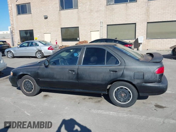1998 Nissan Sentra XE z VIN 1N4AB41D8WC757796, wystawiony jako IAAI lot #41209171 z przebiegiem 160 108 mil mil oraz . Historia ofert i sprzedaży dostępna na DreamBid. Obrazek 14.