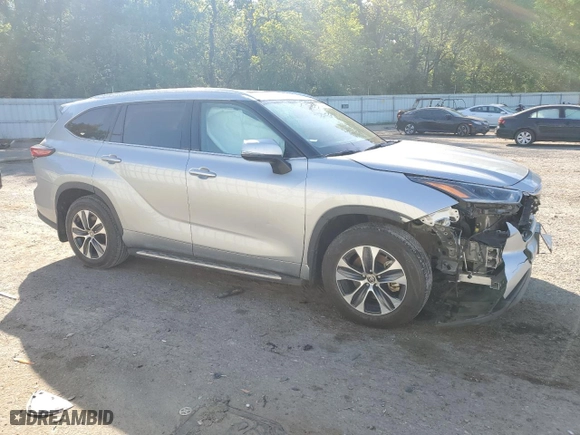 2021 Toyota Highlander XLE with VIN 5TDGZRAHXMS082996, listed as a Copart auction lot 52642695 with 53,483 mi miles and Salvage Title. Bid and sale history available at carsss.com. Image 4.
