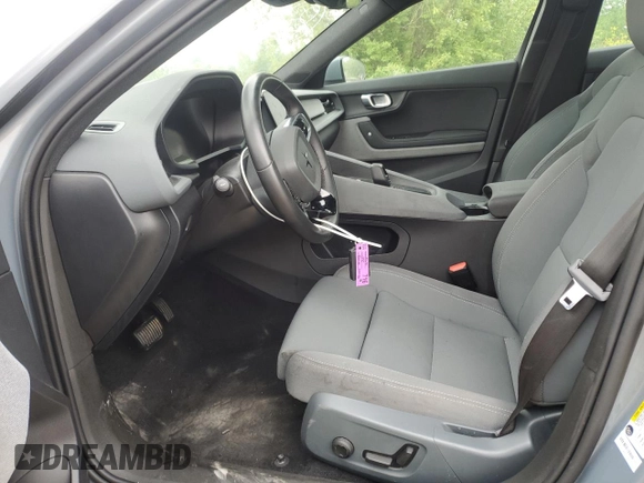 2023 Polestar 2 z VIN YSMED3KA2PL126827, wystawiony jako Copart lot #59897945 z przebiegiem 63 010 mil mil oraz Czysty tytuł • Clean title. Historia ofert i sprzedaży dostępna na DreamBid. Obrazek 7.