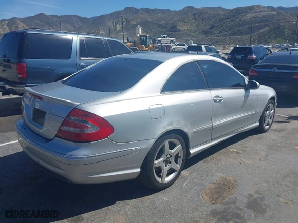 2005 Mercedes-Benz CLK-Class 5.0L with VIN WDBTJ75J35F142835, listed as a IAAI auction lot 41836593 with 1 mi miles. Bid and sale history available at carsss.com. Image 4.