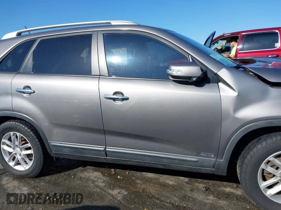 2014 Kia Sorento LX with VIN 5XYKTCA63EG506217, listed as a IAAI auction lot 42050413 with 126,806 mi miles and . Bid and sale history available at carsss.com. Image 13.
