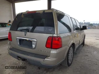 2004 Lincoln Navigator Luxury with VIN 5LMFU28R34LJ15279, listed as a IAAI auction lot 41470920 with 155,229 mi miles. Bid and sale history available at carsss.com. Image 4.