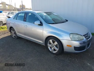 2008 Volkswagen Jetta SE z VIN 3VWRZ71K58M066748, wystawiony jako IAAI lot #41734613 z przebiegiem 228 921 mil mil oraz . Historia ofert i sprzedaży dostępna na DreamBid. Obrazek 1.
