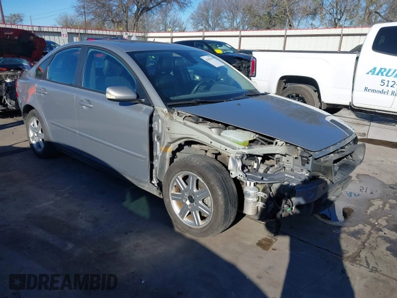 2005 Volvo S40 with VIN YV1MS682352101690, listed as a IAAI auction lot 41381539 with 104,494 mi miles. Bid and sale history available at carsss.com. Image 1.