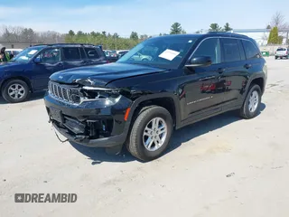 2024 Jeep Grand Cherokee Laredo z VIN 1C4RJHAG3RC697996, wystawiony jako IAAI lot #41973399 z przebiegiem 14 680 mil mil oraz . Historia ofert i sprzedaży dostępna na DreamBid. Obrazek 17.