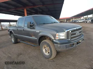 2003 Ford Super Duty F-250 XL with VIN 1FTNW21P83ED65268, listed as a IAAI auction lot 41609766 with 221,009 mi miles. Bid and sale history available at carsss.com. Image 1.