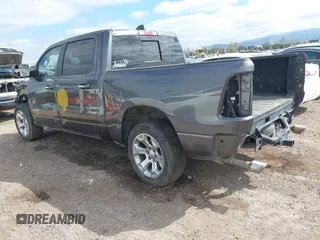 2019 Ram 1500 Big Horn z VIN 1C6RREFT3KN601556, wystawiony jako IAAI lot #41862219 z przebiegiem 110 706 mil mil oraz . Historia ofert i sprzedaży dostępna na DreamBid. Obrazek 3.