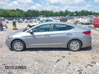2017 Hyundai Elantra SE z VIN 5NPD74LF6HH083369, wystawiony jako IAAI lot #42446226 z przebiegiem 168 846 mil mil oraz . Historia ofert i sprzedaży dostępna na DreamBid. Obrazek 14.