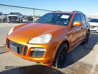 2008 Porsche Cayenne GTS z VIN WP1AD29P48LA72431, wystawiony jako IAAI lot #42437071 z przebiegiem 202 497 mil mil oraz . Historia ofert i sprzedaży dostępna na DreamBid. Obrazek 2.
