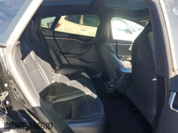 2019 Tesla Model S 75D z VIN 5YJSA1E25KF299740, wystawiony jako Copart lot #49355485 z przebiegiem 140 385 mil mil oraz Szkoda całkowita • Salvage title. Historia ofert i sprzedaży dostępna na DreamBid. Obrazek 10.