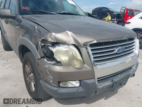 2006 Ford Explorer XLT z VIN 1FMEU63E56UB36500, wystawiony jako IAAI lot #42614748 z przebiegiem 175 966 mil mil oraz . Historia ofert i sprzedaży dostępna na DreamBid. Obrazek 6.
