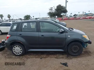 2006 Scion xA z VIN JTKKT604960145352, wystawiony jako IAAI lot #42048930 z przebiegiem 171 586 mil mil oraz . Historia ofert i sprzedaży dostępna na DreamBid. Obrazek 14.