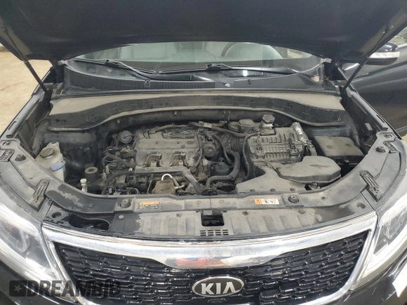 2014 Kia Sorento LX z VIN 5XYKT4A77EG499626, wystawiony jako Copart lot #49983865 z przebiegiem 227 978 mil mil oraz Nie do naprawy • Non repairable. Historia ofert i sprzedaży dostępna na DreamBid. Obrazek 14.