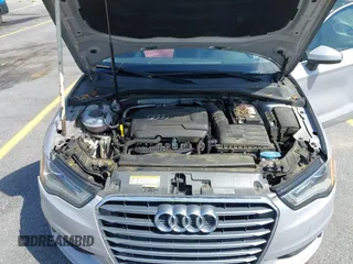 2015 Audi A3 Premium Plus z VIN WAUCCGFF6F1061507, wystawiony jako IAAI lot #42502310 z przebiegiem 131 670 mil mil oraz . Historia ofert i sprzedaży dostępna na DreamBid. Obrazek 10.