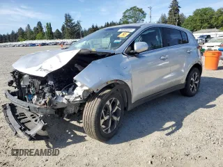2020 Kia Sportage LX z VIN KNDPMCAC6L7633935, wystawiony jako Copart lot #56566005 z przebiegiem Nie podano mil oraz Czysty tytuł • Clean title. Historia ofert i sprzedaży dostępna na DreamBid. Obrazek 1.